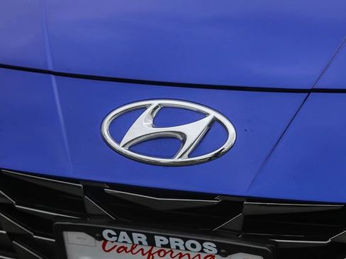 Used 2023 Hyundai Elantra Limited FWD image 7