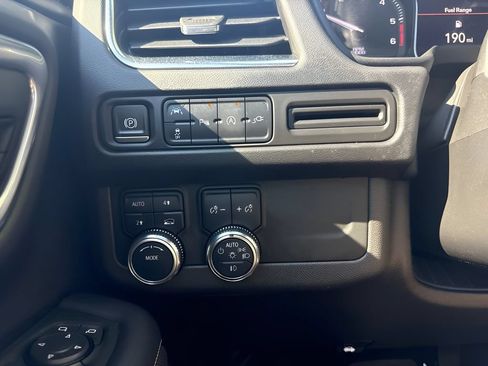 Used 2021 GMC Yukon SLT w/ SLT Premium Package AWD/4WD image 29