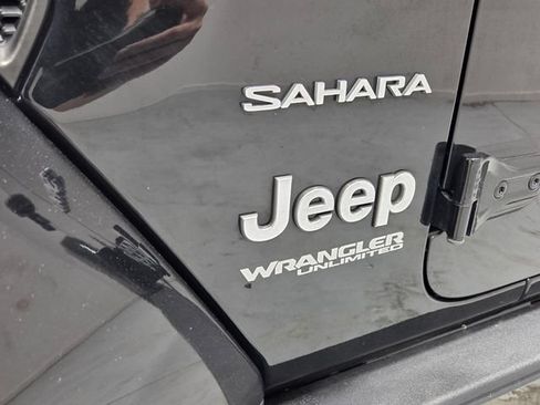 Used 2020 Jeep Wrangler Unlimited Sahara AWD/4WD image 17
