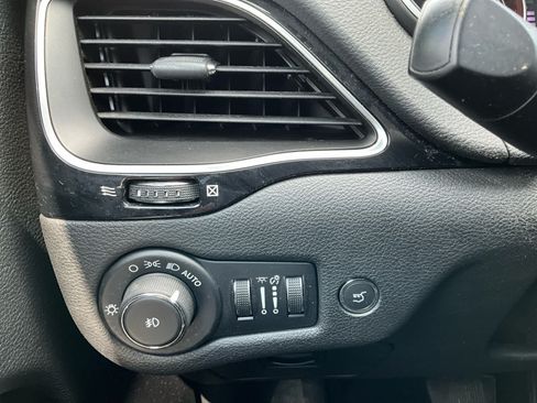 Used 2020 Jeep Cherokee Latitude Plus AWD/4WD image 18