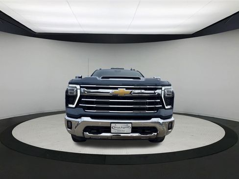 Used 2024 Chevrolet Silverado 3500 LTZ w/ LTZ Premium Package image 2