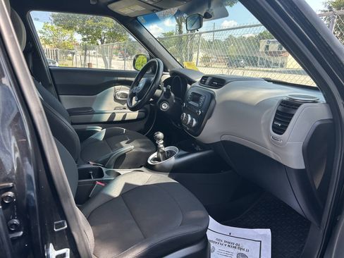 Used 2014 Kia Soul FWD image 10