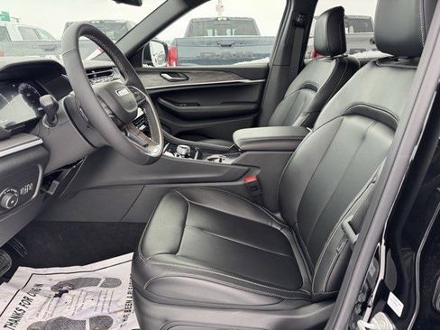 New 2025 Jeep Grand Cherokee L Limited w/ Trailer Tow Package image 9