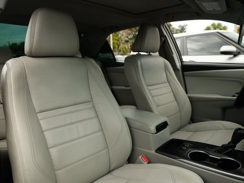Used 2017 Toyota Camry XLE w/ Advanced Technology Package FWD image 20