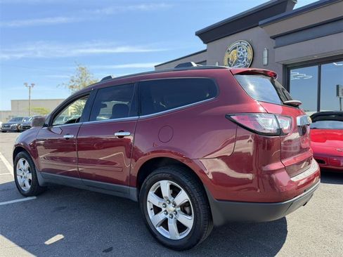 Used 2016 Chevrolet Traverse LT w/ Style and Technology Package FWD image 3