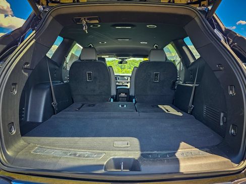 Used 2024 Buick Enclave Essence w/ LPO, Cargo Package AWD/4WD image 33