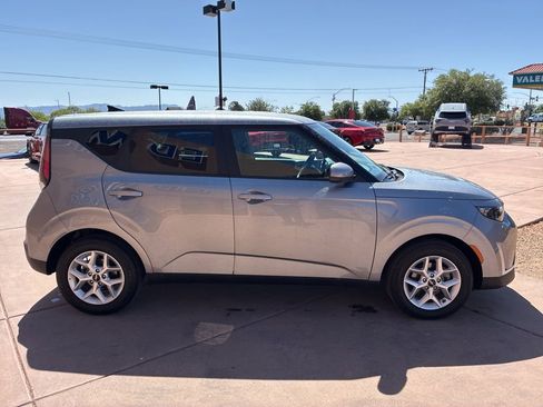 Certified 2025 Kia Soul LX w/ LX Technology Package FWD image 10