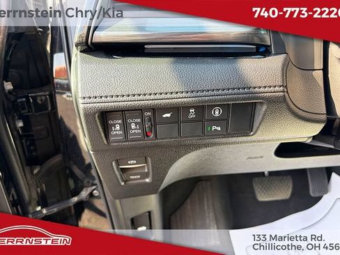 Used 2023 Honda Odyssey Elite image 18