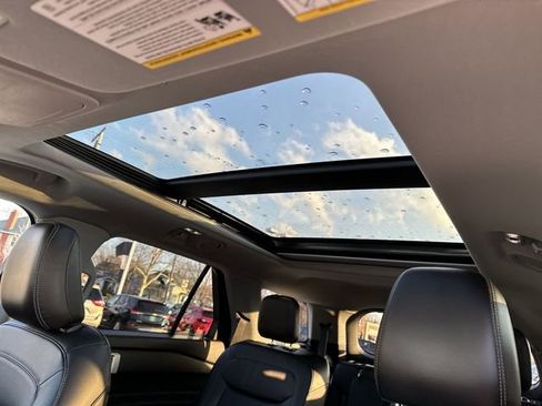 Used 2022 Ford Explorer XLT w/ Equipment Group 202A image 18