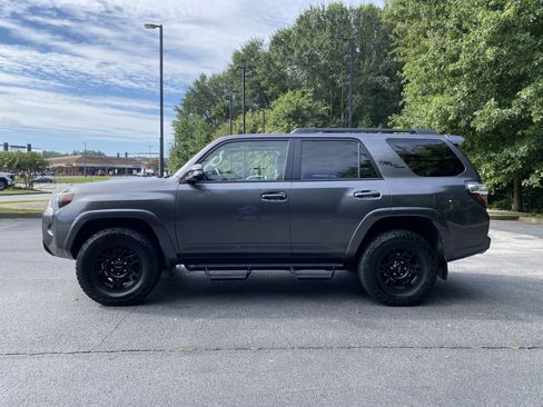 Used 2020 Toyota 4Runner TRD Off-Road Premium w/ Moonroof Package AWD/4WD image 6