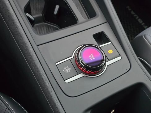 New 2026 Volkswagen Tiguan SE image 28