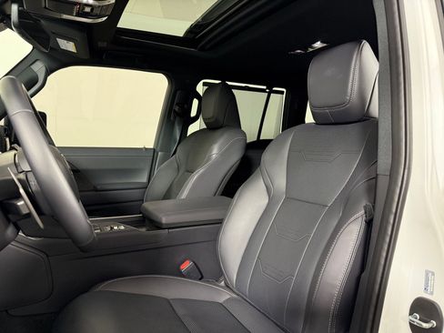 Used 2025 Lexus GX 550 w/ Accessory Package (2T) image 5