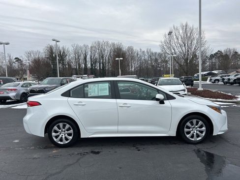 Used 2024 Toyota Corolla LE image 4