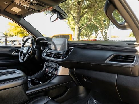 Used 2022 GMC Yukon XL SLT image 9