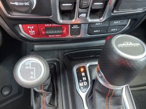 Used 2023 Jeep Gladiator Mojave w/ Cold Weather Group image 23