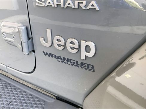 Used 2020 Jeep Wrangler Unlimited Sahara AWD/4WD image 33