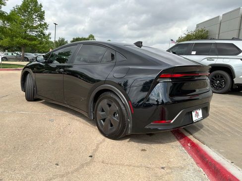 Used 2025 Toyota Prius LE image 9