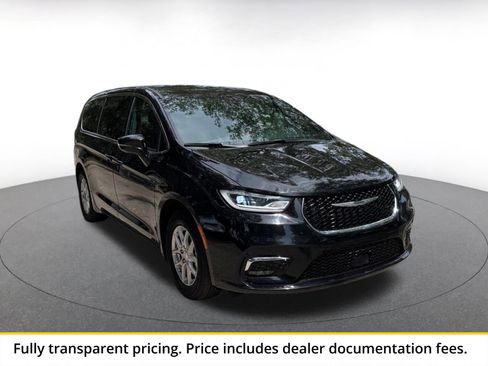Used 2025 Chrysler Pacifica Select FWD image 1