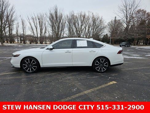 Used 2023 Honda Accord Touring image 1