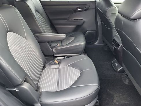 New 2026 Toyota Highlander XSE image 17