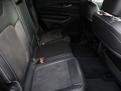 Used 2023 Jeep Grand Cherokee Altitude image 15