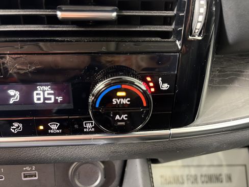 Used 2021 Nissan Rogue Platinum image 25