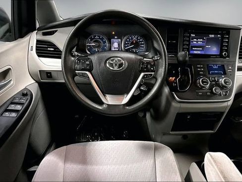 Used 2020 Toyota Sienna LE AWD/4WD image 9