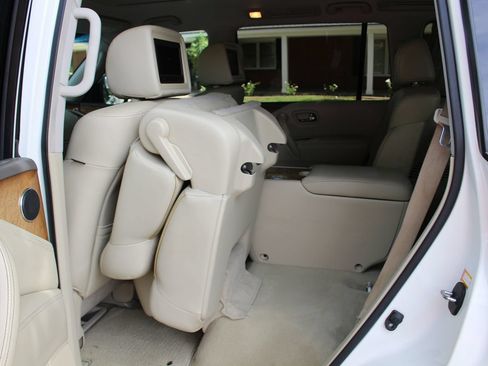 Used 2014 INFINITI QX80 4WD w/ Theater Package image 11