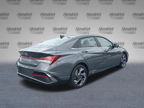 Used 2025 Hyundai Elantra Limited FWD image 9