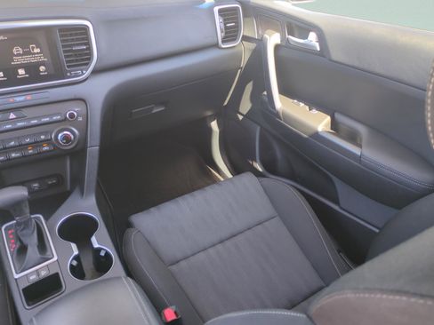 Used 2020 Kia Sportage LX image 15