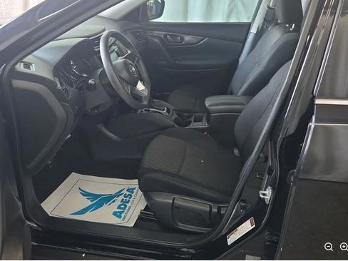 Used 2019 Nissan Rogue S image 3