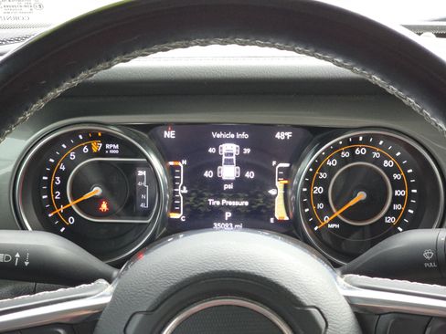 Used 2022 Jeep Gladiator Overland image 27