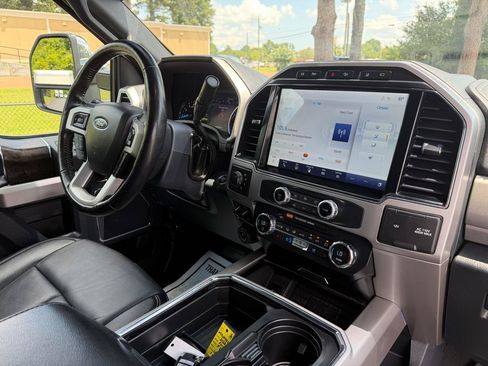 Used 2022 Ford F250 Lariat w/ Lariat Ultimate Package AWD/4WD image 13