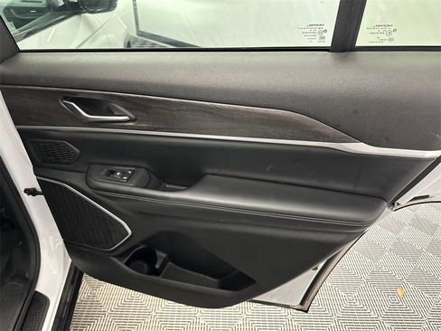 Used 2023 Jeep Grand Cherokee L Limited image 18