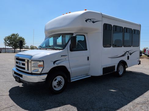 Used 2010 Ford E-350 and Econoline 350 Super Duty RWD image 6