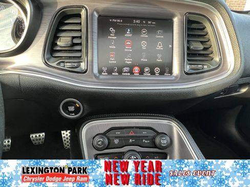 Used 2016 Dodge Challenger R/T image 15