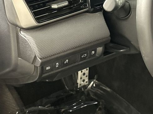 Used 2025 Toyota Camry SE FWD image 13
