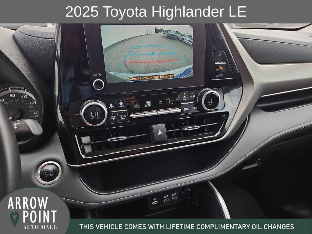 Used 2025 Toyota Highlander LE FWD image 24