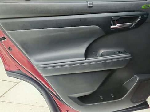Used 2022 Toyota Highlander XSE AWD/4WD image 36