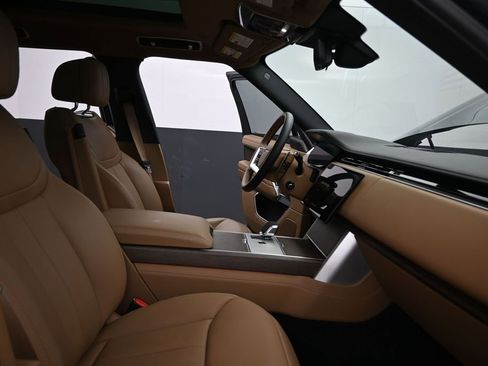 Used 2025 Land Rover Range Rover Long Wheelbase SE AWD/4WD image 11