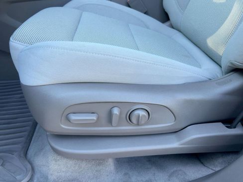 Used 2020 Chevrolet Traverse LT image 14