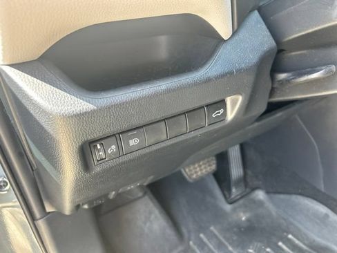 Used 2019 Toyota RAV4 XLE w/ Convenience Package FWD image 6