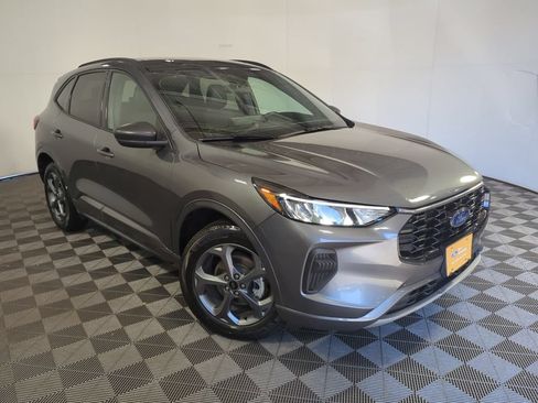 Used 2023 Ford Escape ST-Line w/ Tech Pack #1 AWD/4WD image 2