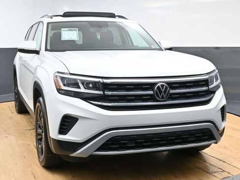 Used 2023 Volkswagen Atlas SE w/ Panoramic Sunroof Package image 4