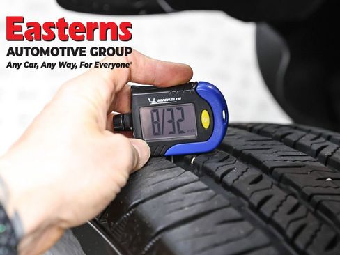 Used 2025 Jeep Wrangler Unlimited Sahara AWD/4WD image 27