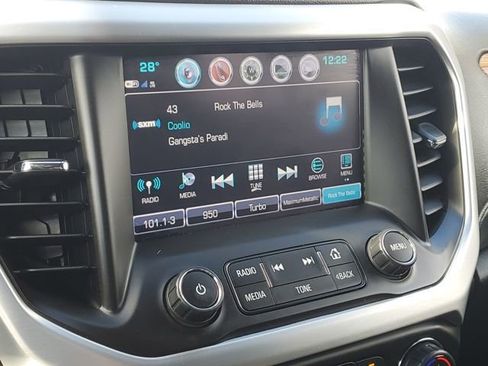 Used 2018 GMC Acadia SLE image 17