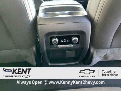 Used 2025 GMC Acadia Elevation image 12