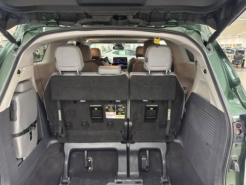 Used 2024 Toyota Sienna XLE image 17