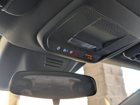 Used 2025 Chevrolet Equinox EV LT image 29