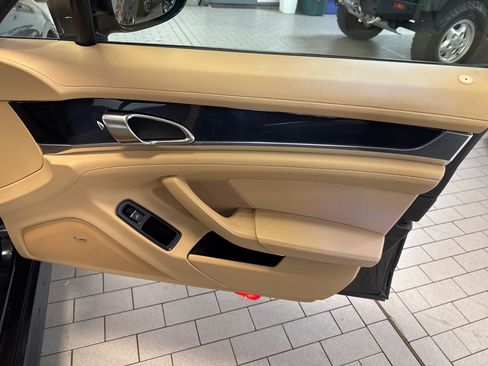 Used 2012 Porsche Panamera S image 9